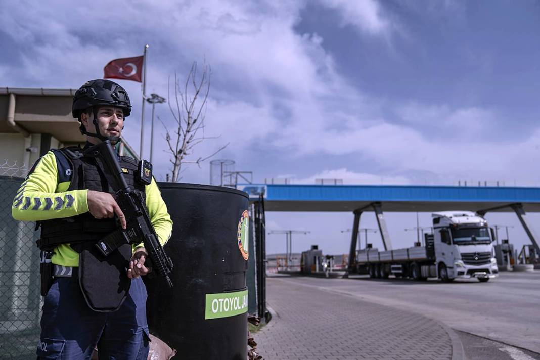 Modern radar sistemleri otoyollarda uçanı kaçanı anında tespit ediyor! 4 kademeli lazerlerle sürekli tarama yapılıyor 12